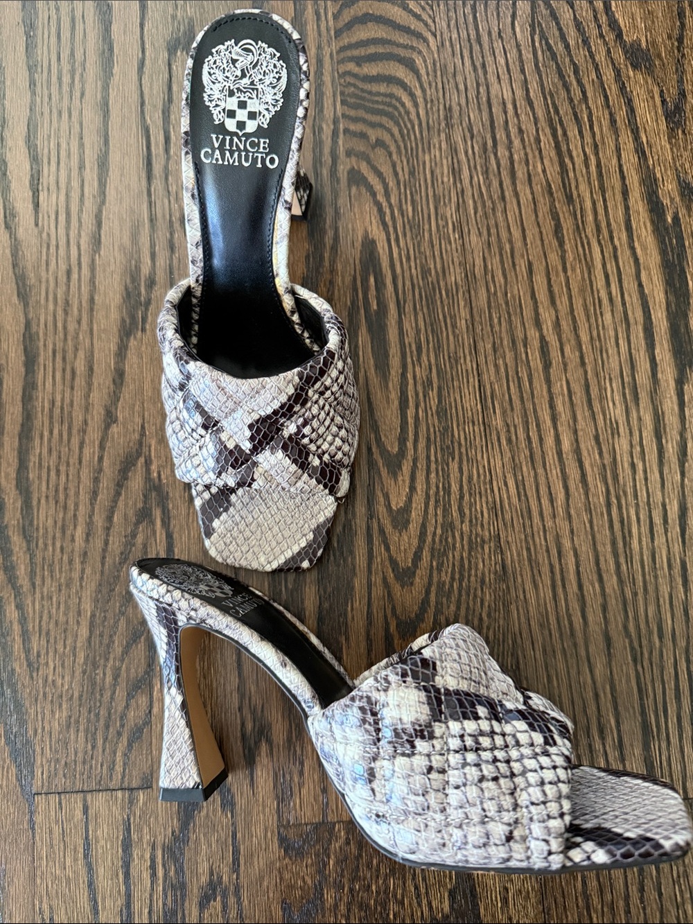 Vince Camuto Reselm Quilted Mule - Picture 2 of 2